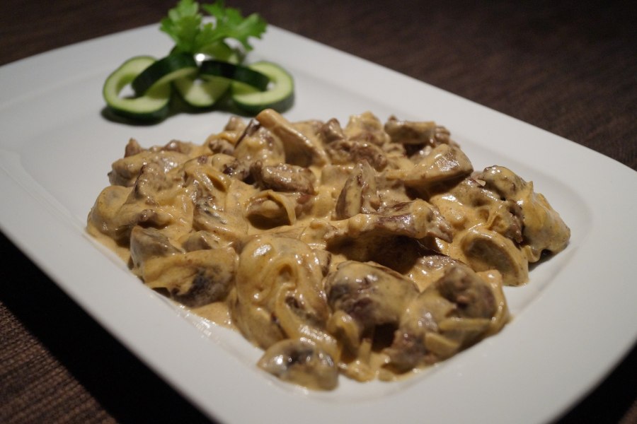 Печень по-строгановски классический