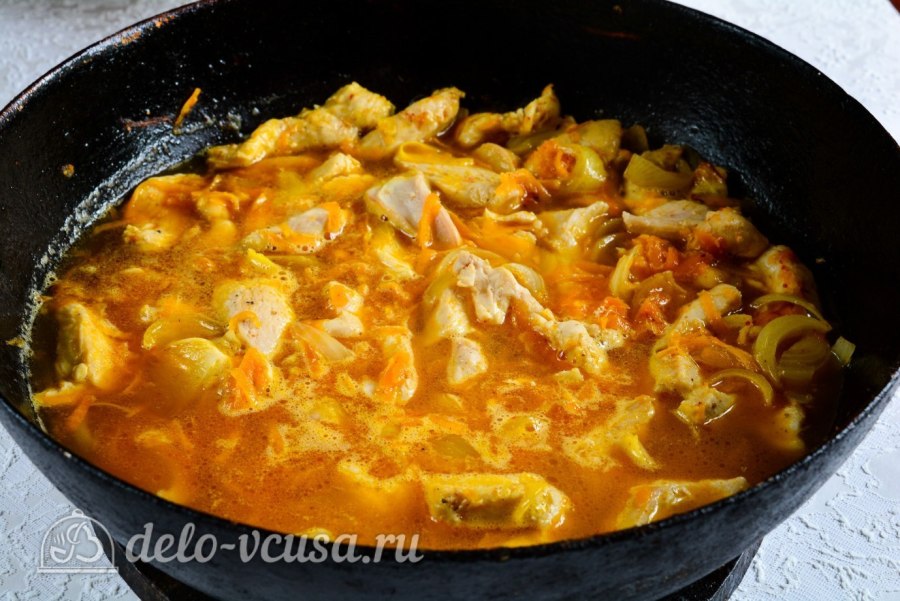 Тушеные куриные бедра в мультиварке