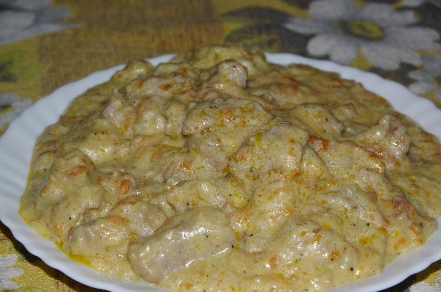 Куриный гуляш в сметанном соусе