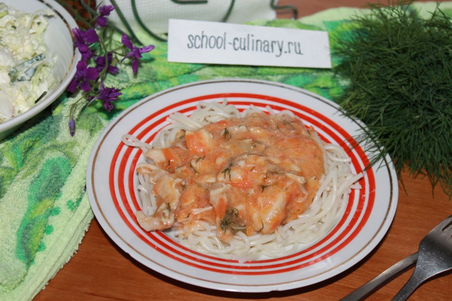 Гуляш из куриной печени с подливкой на сковороде