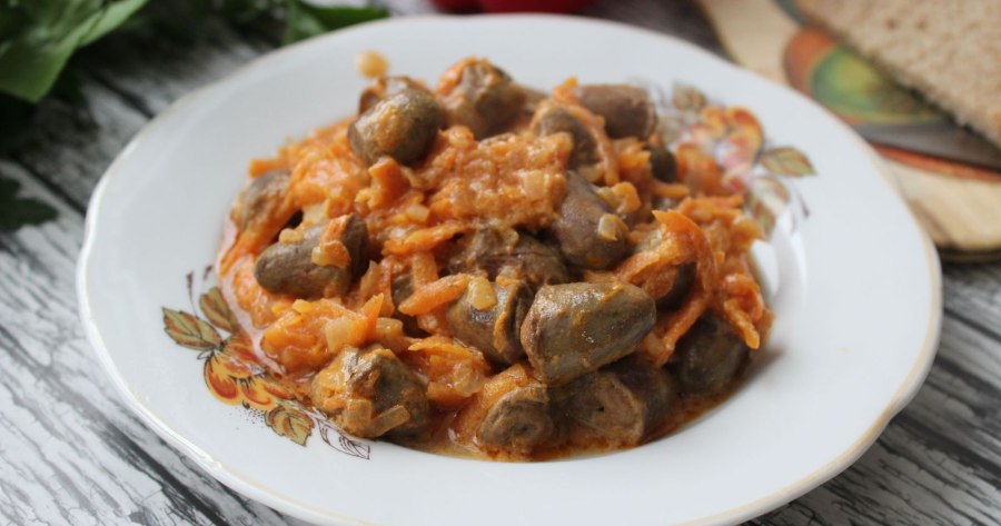 Гуляш из куриной грудки с подливкой