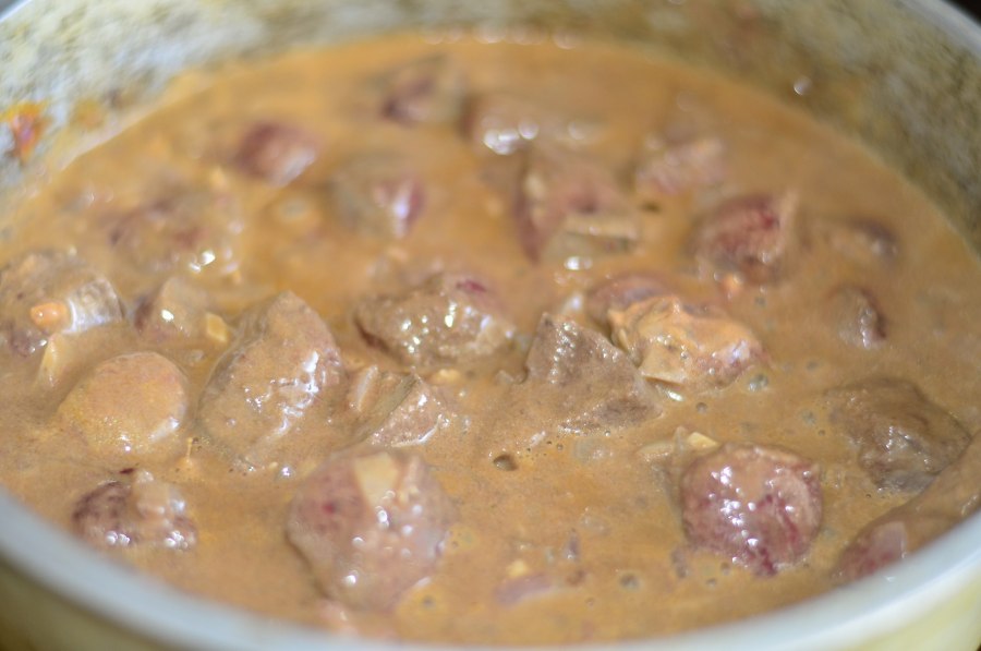 Куриные сердечки с подливкой