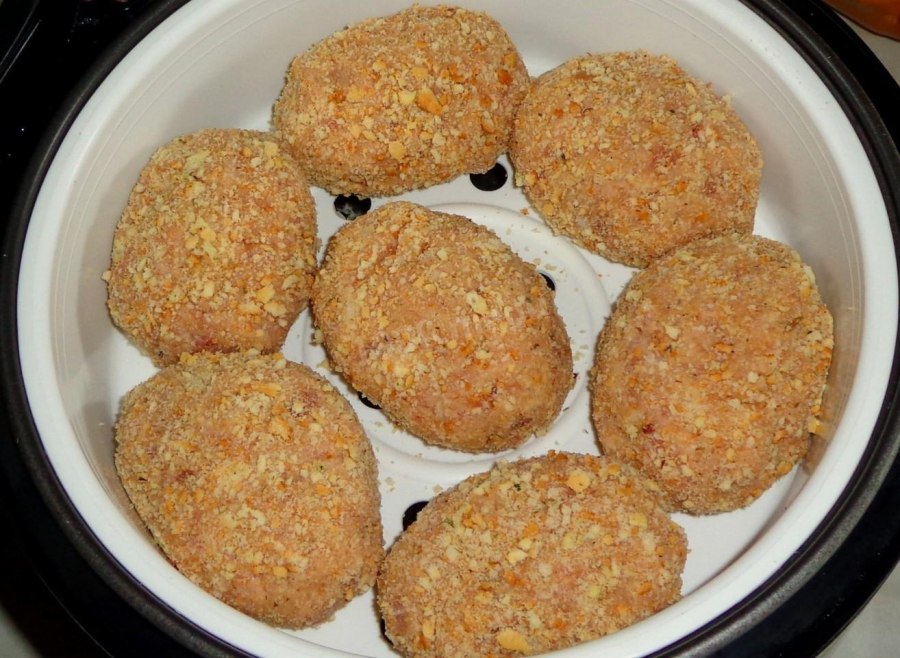 Котлеты в панировке на пару