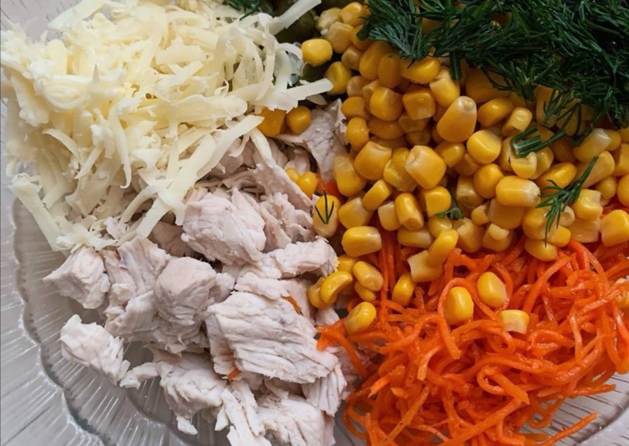 Салат из корейской моркови и кукурузы