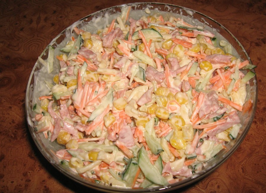 Салат с копчёной курицей и корейской морковью