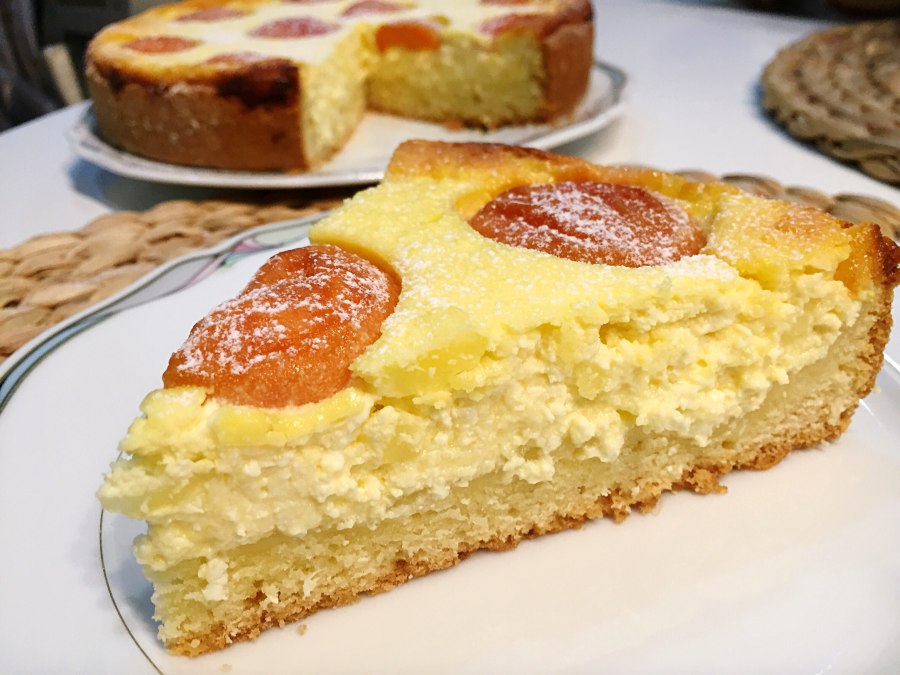 Песочный яблочный пирог с меренгой