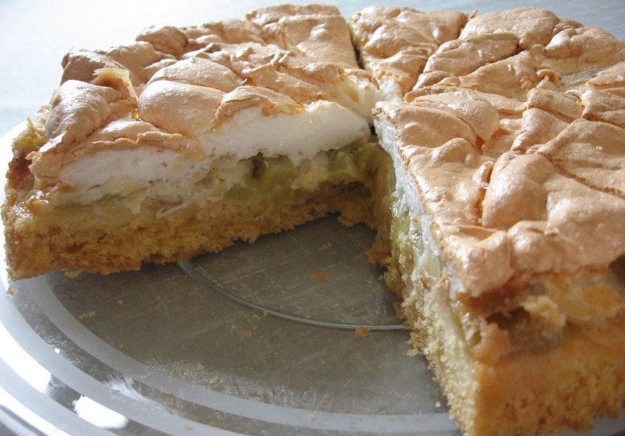 Пирог с творогом и курагой