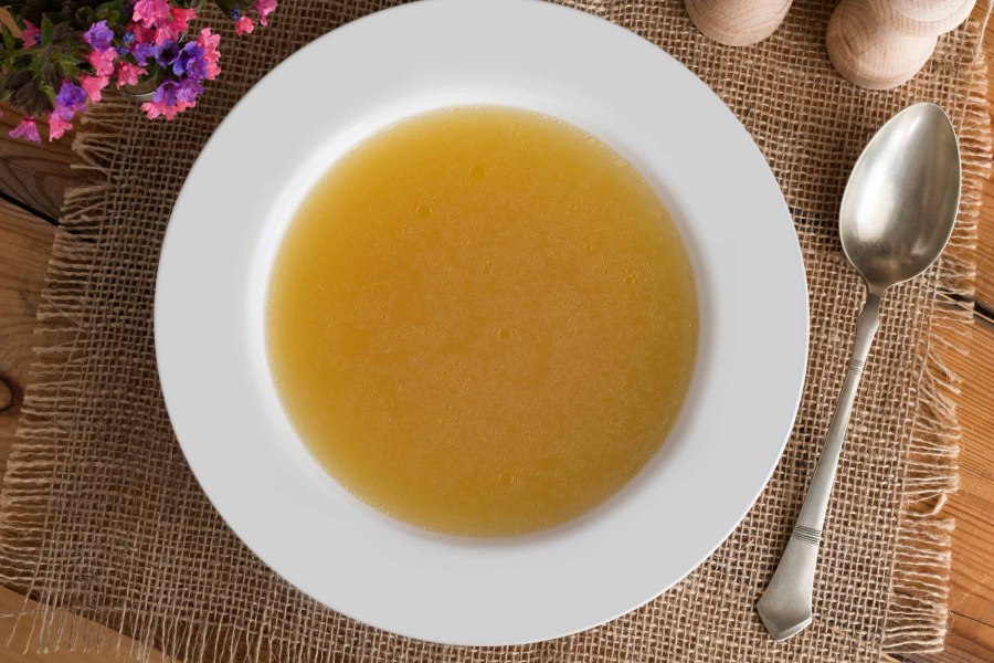 Бульон в тарелке