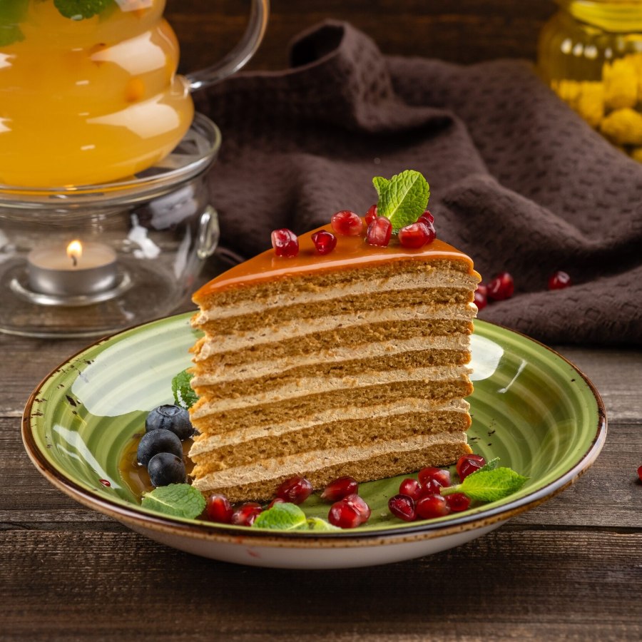 Ренат кондитер июньские выпуски женщина розовое платье