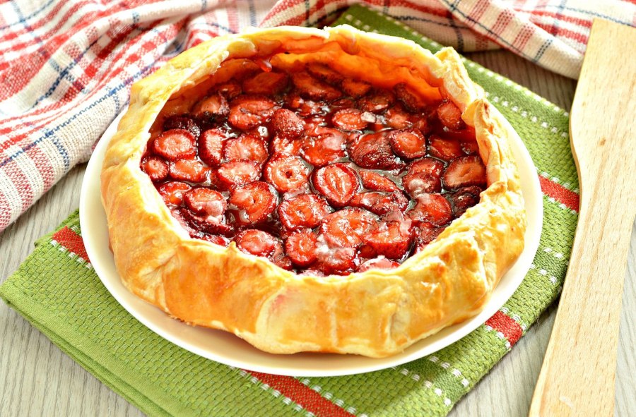 Пирог из консервированных персиков