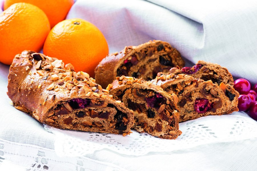 Выпечка с сухофруктами и орехами