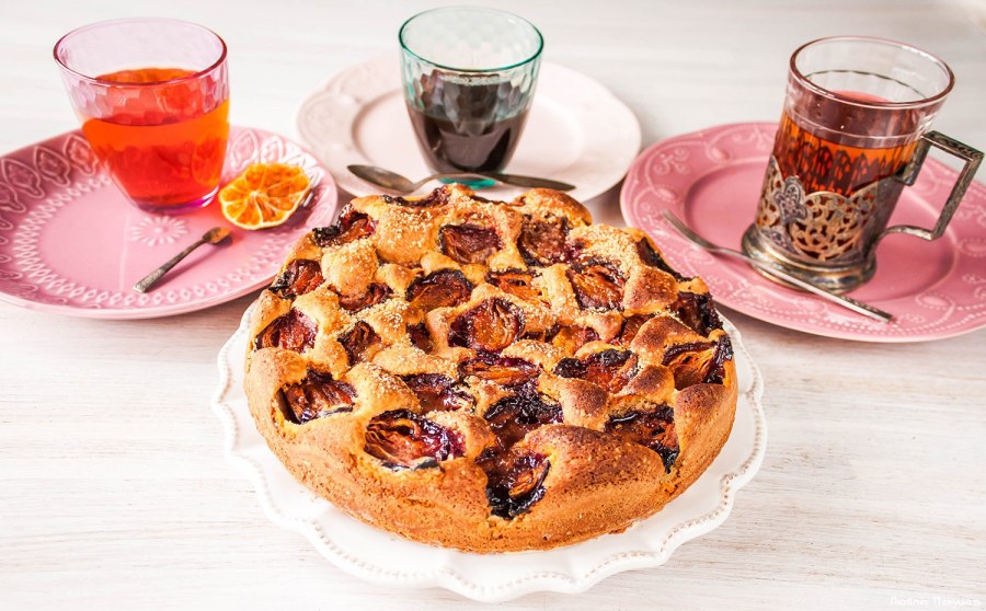 Компот из сухофруктов в кастрюле