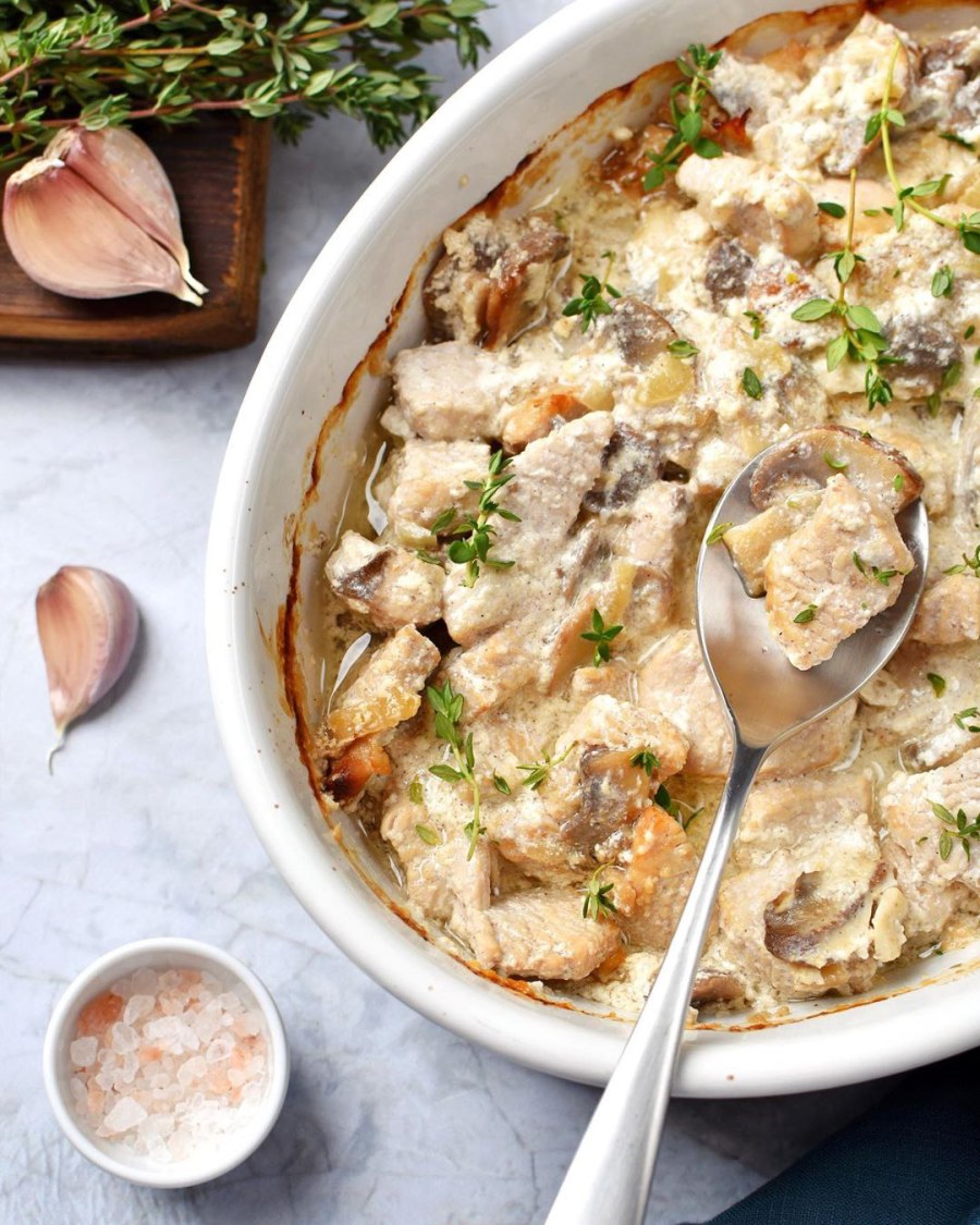 Курица с грибами в сметанном соусе