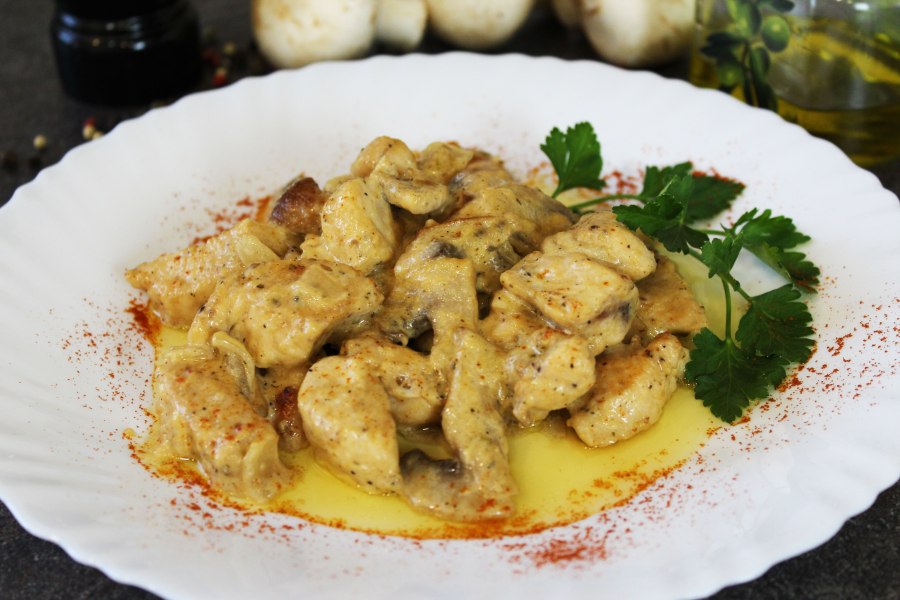 Курица с вешенками в сметане