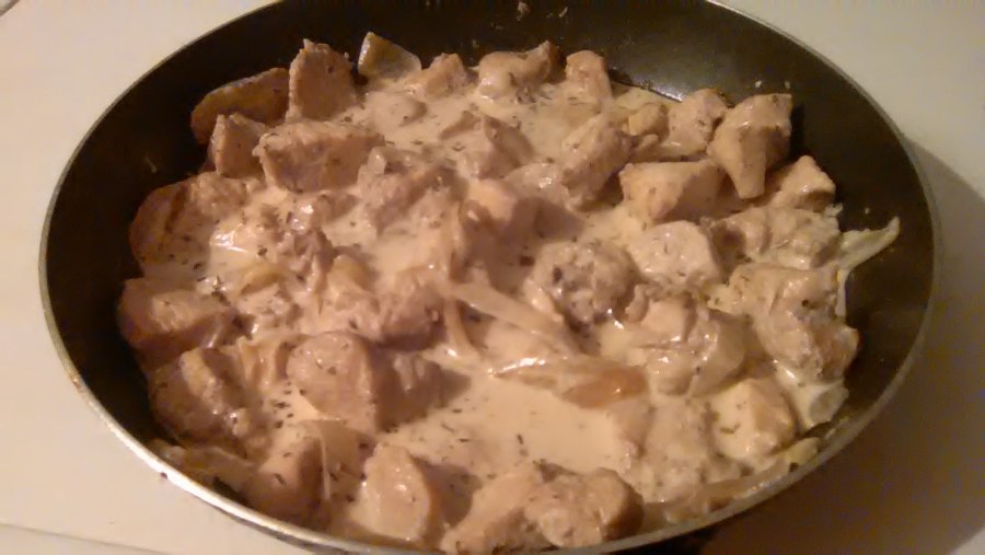 Куриное филе в сливочно грибном соусе