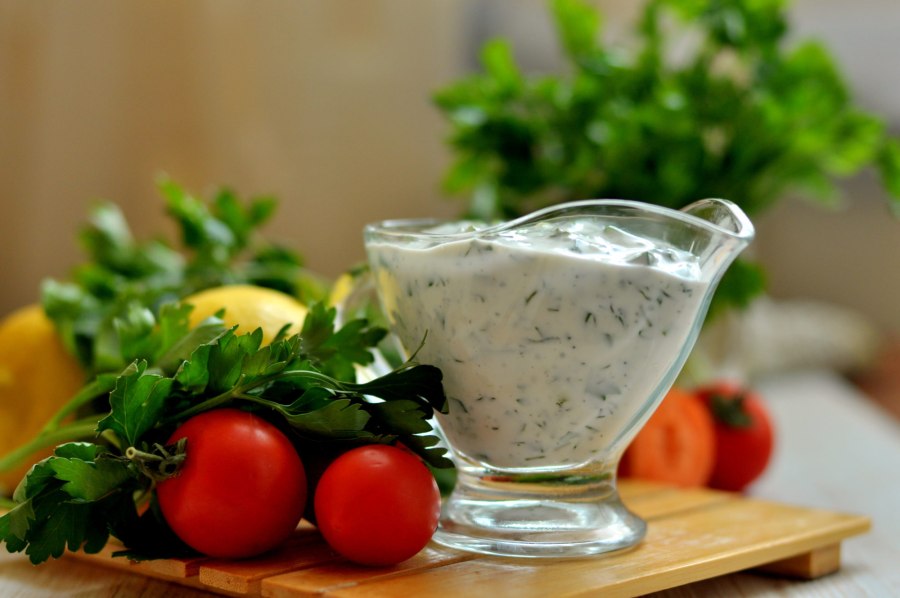 Йогуртовый соус с травами