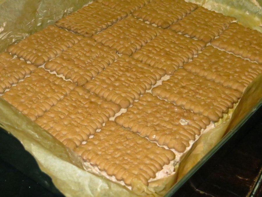 Торт из печенья без выпечки