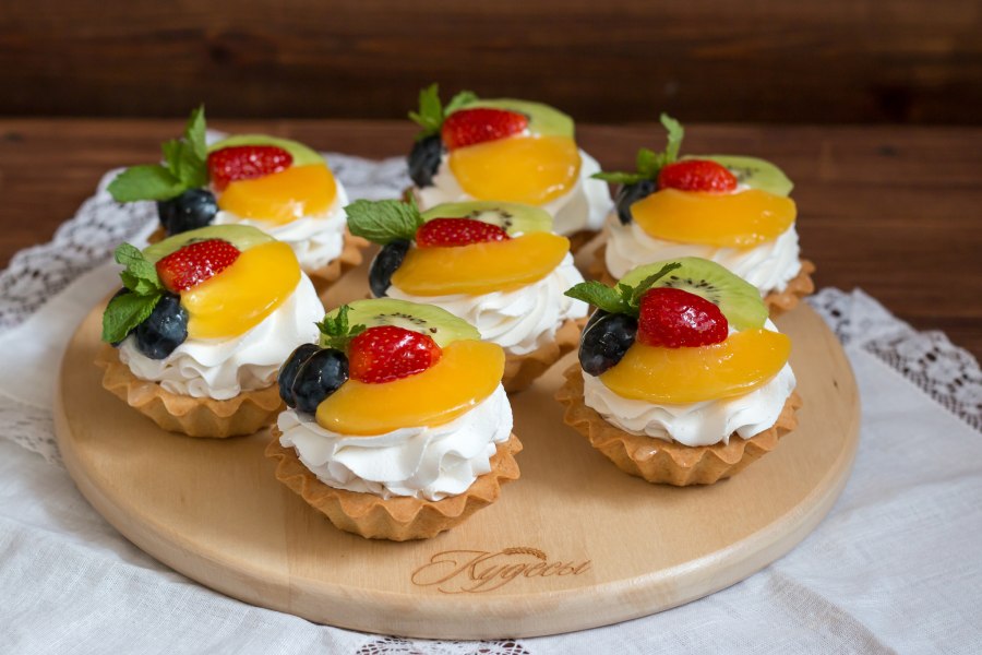 Корзиночки с творогом и ягодами