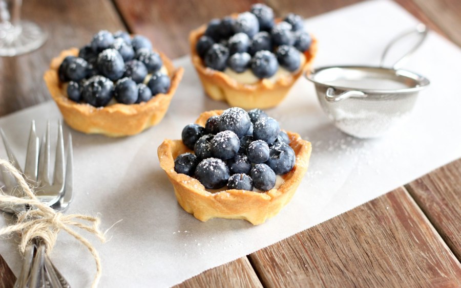 Песочная корзинка с ягодами