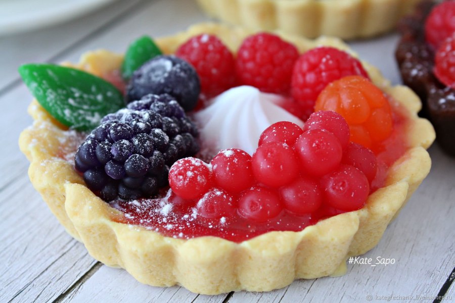 Песочные корзиночки с маскарпоне и ягодами