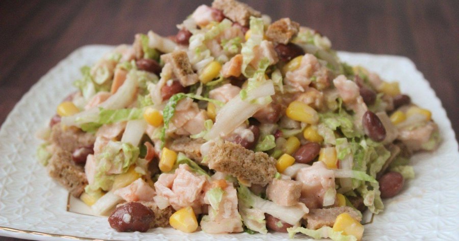 Салат куриная грудка кукуруза сухарики