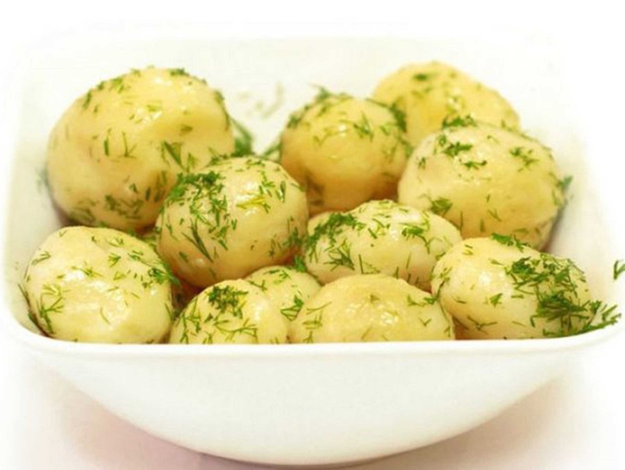 Картофель отварной с зеленью
