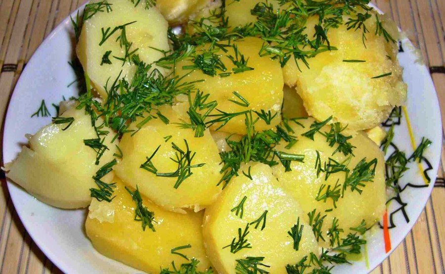 Картофель с зеленью