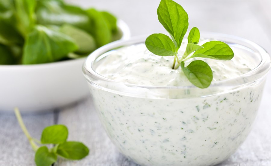 Сметана и зелень