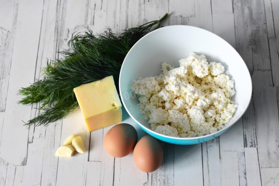 Творог с зеленью и чесноком