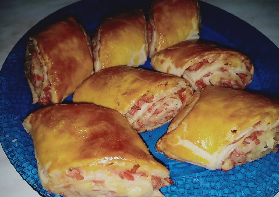 Пироги с сосисками