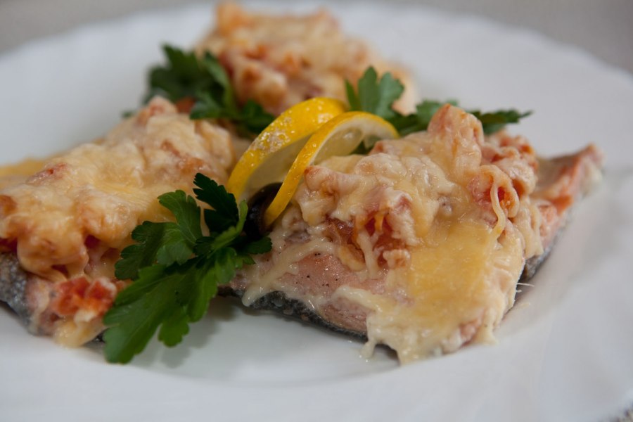 Форель в икорном соусе