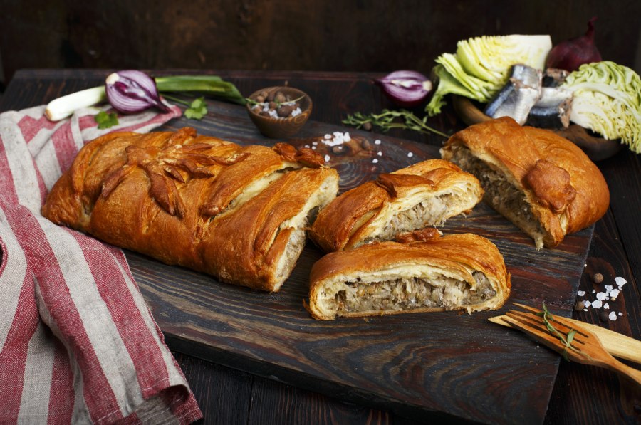 Пирог Штолле с красной рыбой