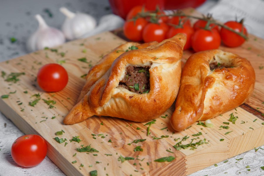 Пирожки беляши чебуреки