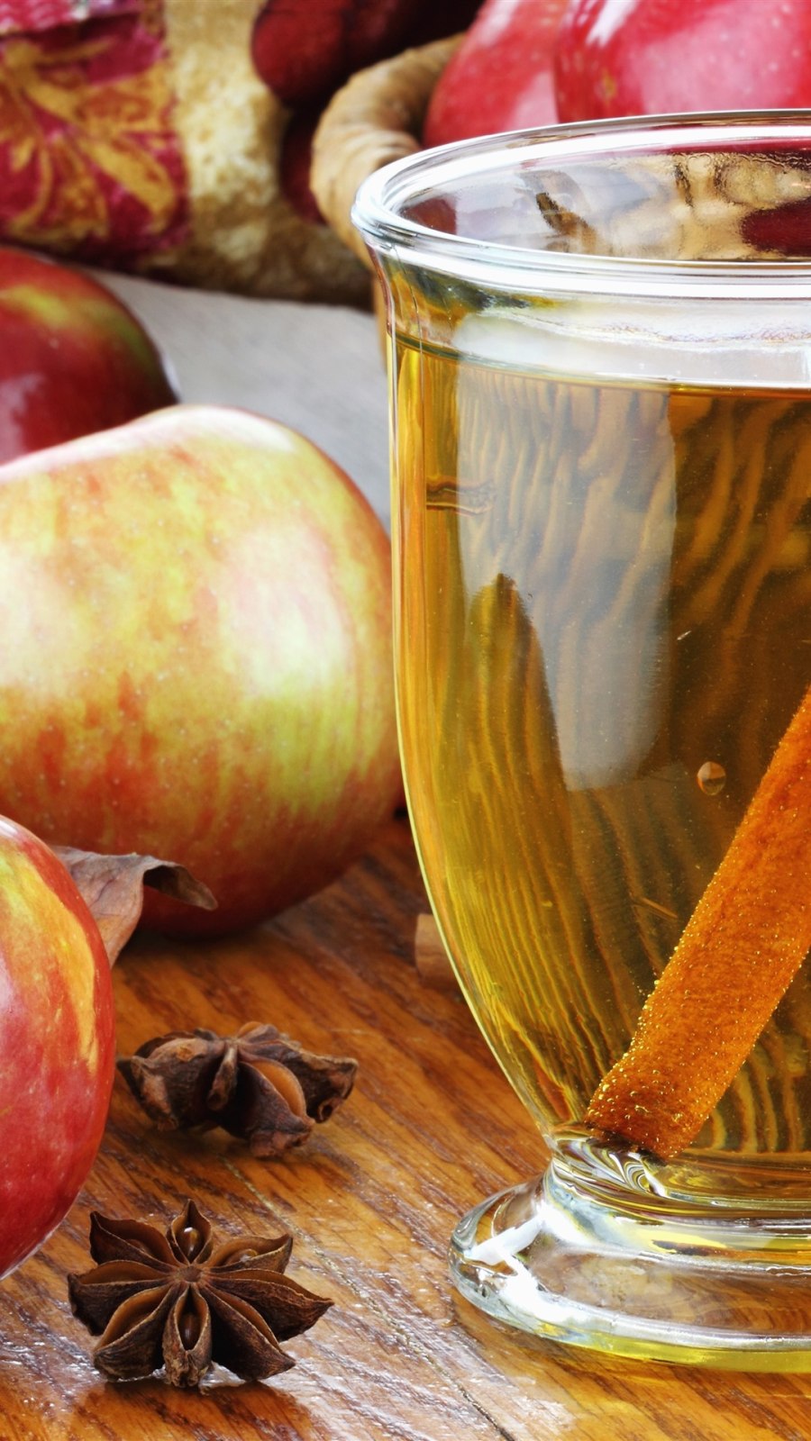 Яблочная вода с корицей