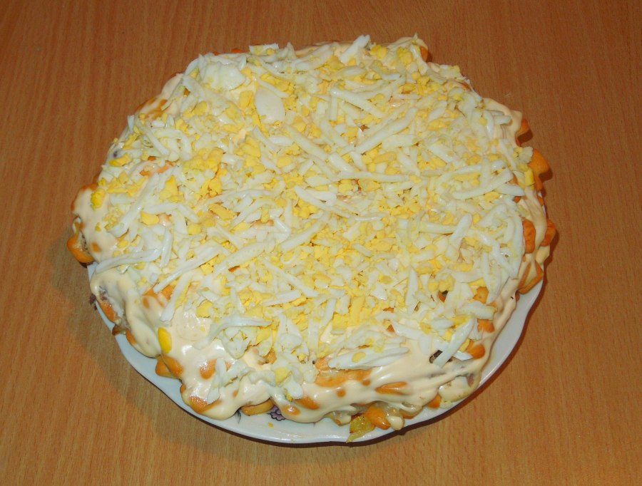 Салат с крекером