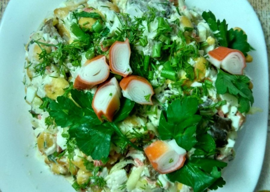 Салат с креветками и сыром