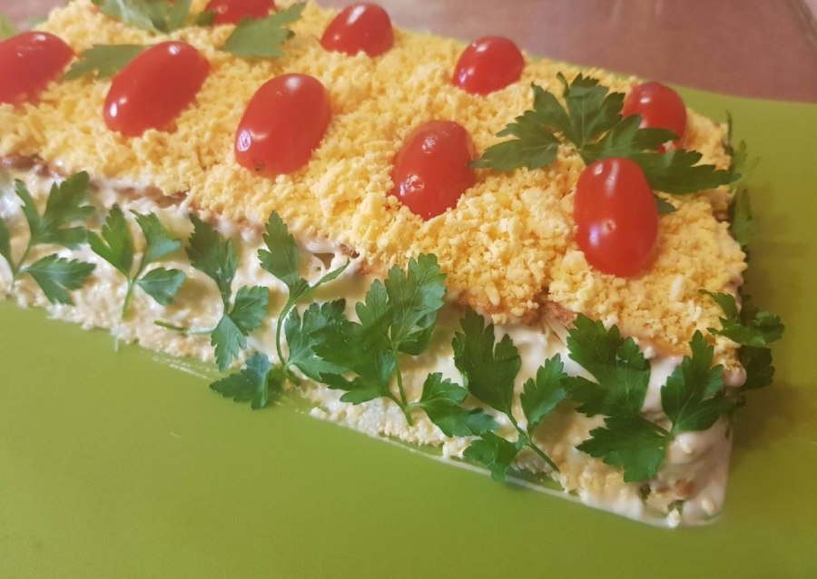 Салат с крекером