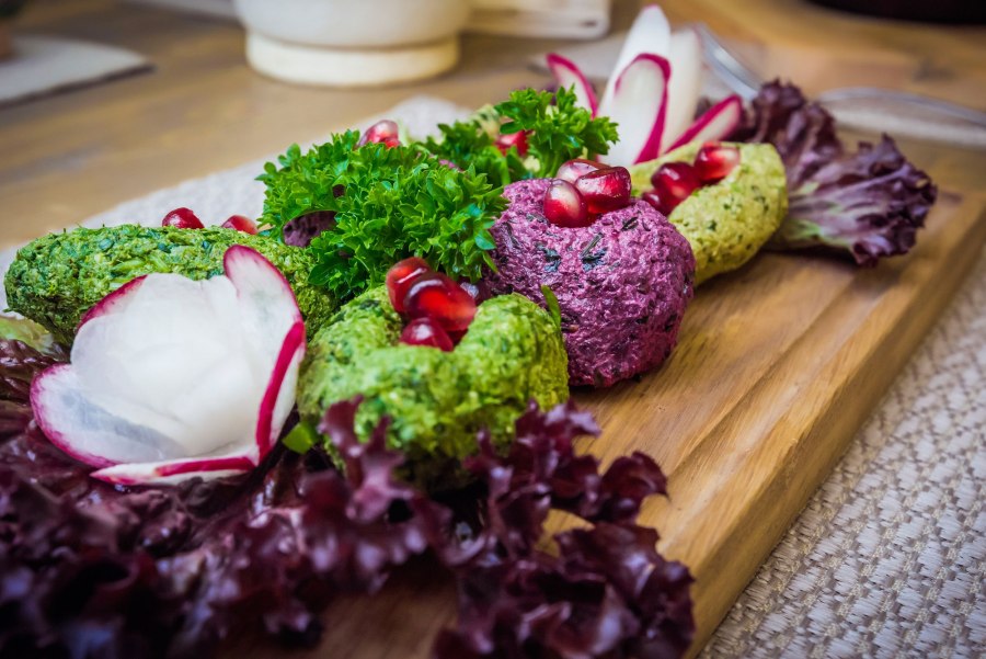 Грузинское блюдо из листьев свеклы