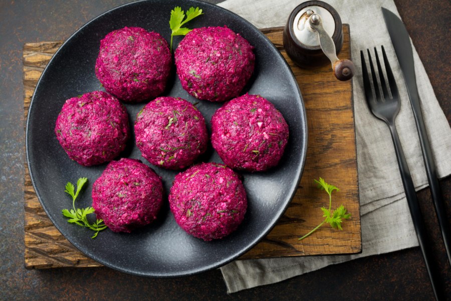 Пхали из свекольных листьев