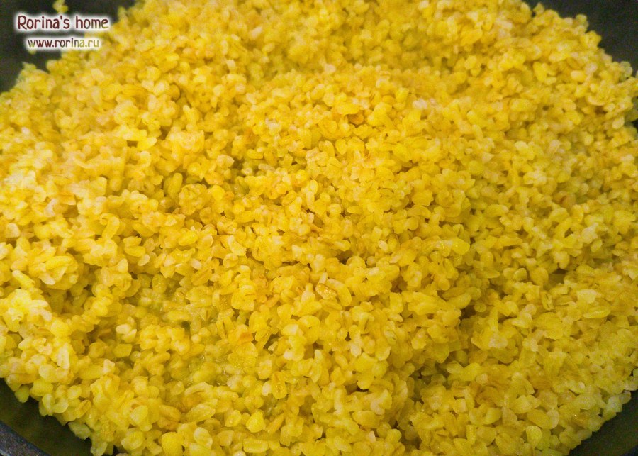 Булгур с овощами и зеленым горошком