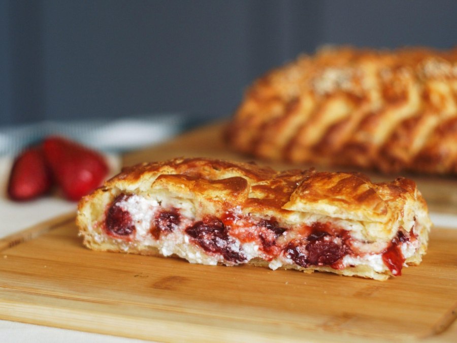 Тирольский пирог в разрезе