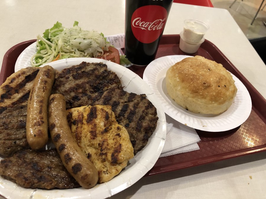 Плескавица по-сербски на мангале