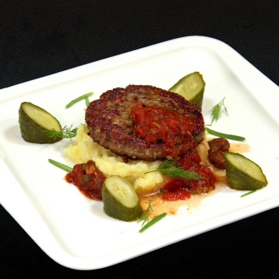 Плескавица с пюре