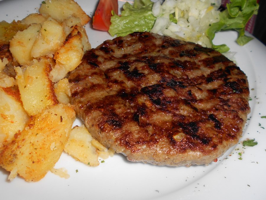 Сербская котлета плескавица плоская