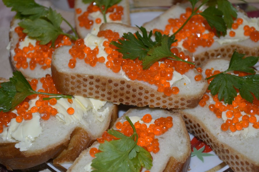 Бутербродики с икрой