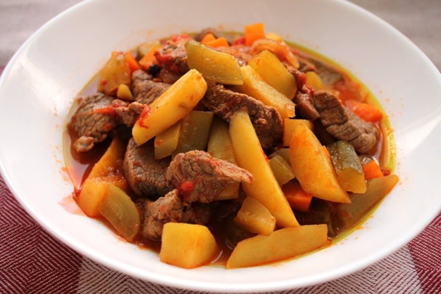 АЗУ по-татарски с солеными огурцами