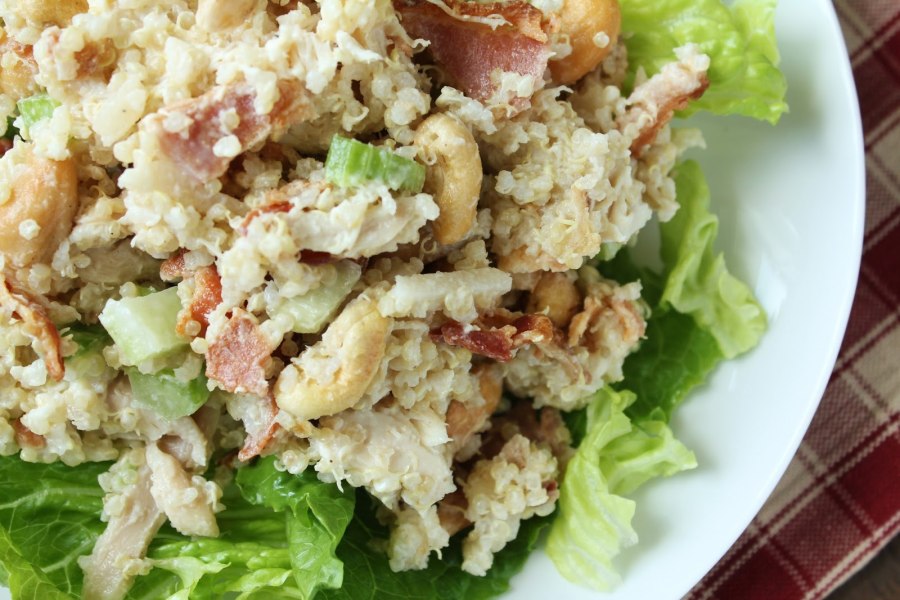 Салат с пекинской капустой и куриной грудкой и кукурузой