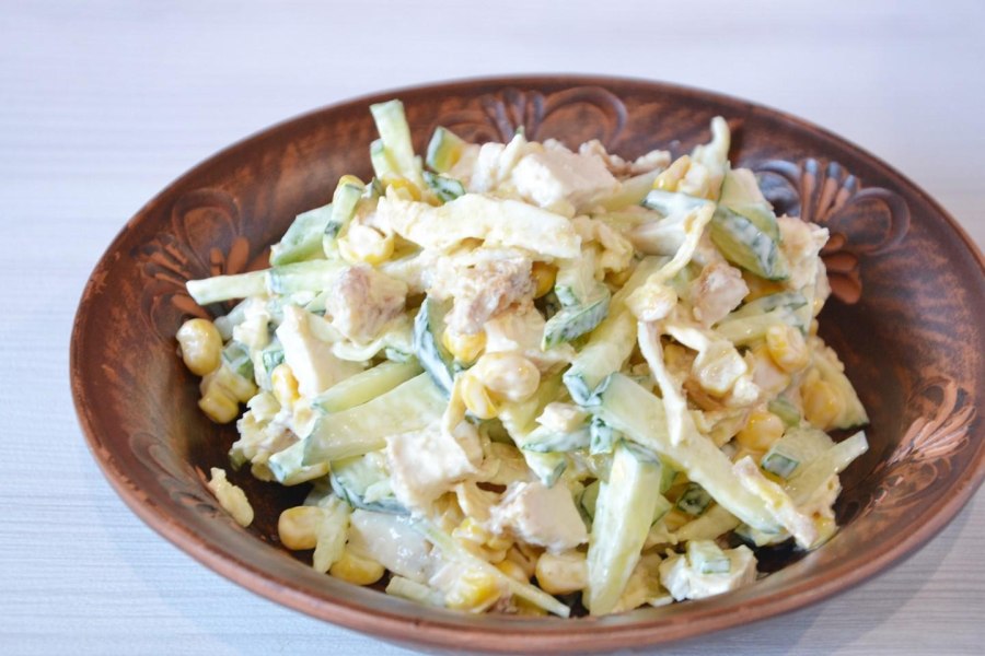 Куриный салат с омлетом