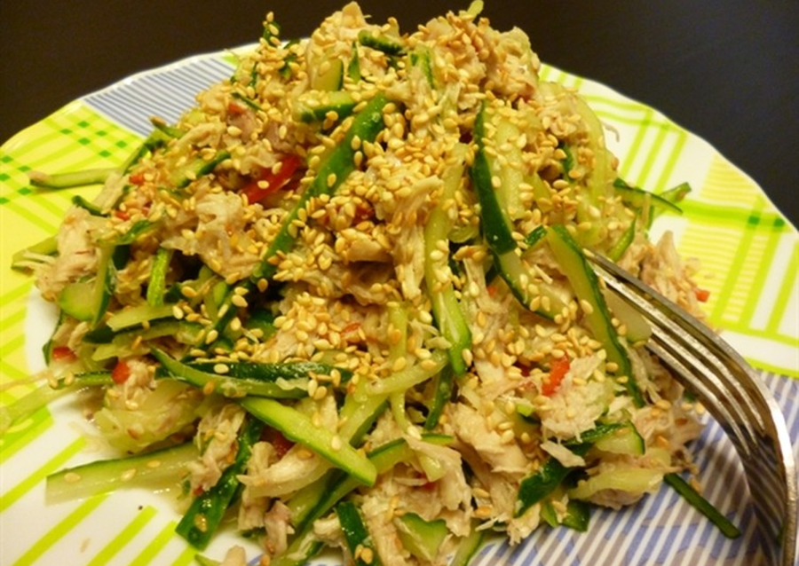 Салат с огурцом и кунжутом