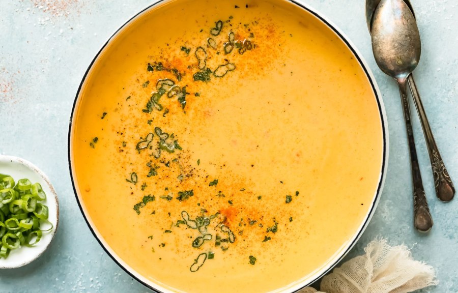 Суп с охотничьими колбасками